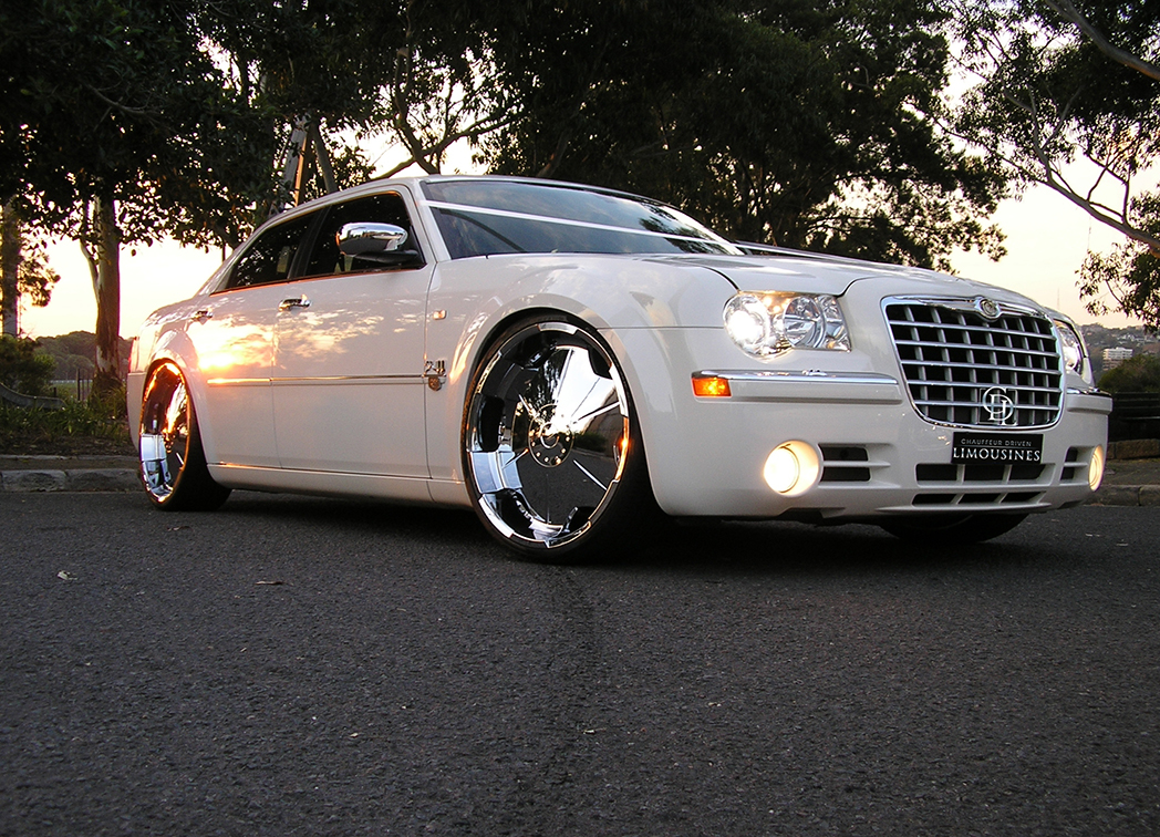 Chrysler 300C Limo Hire Geelong CHAUFFEUR DRIVEN